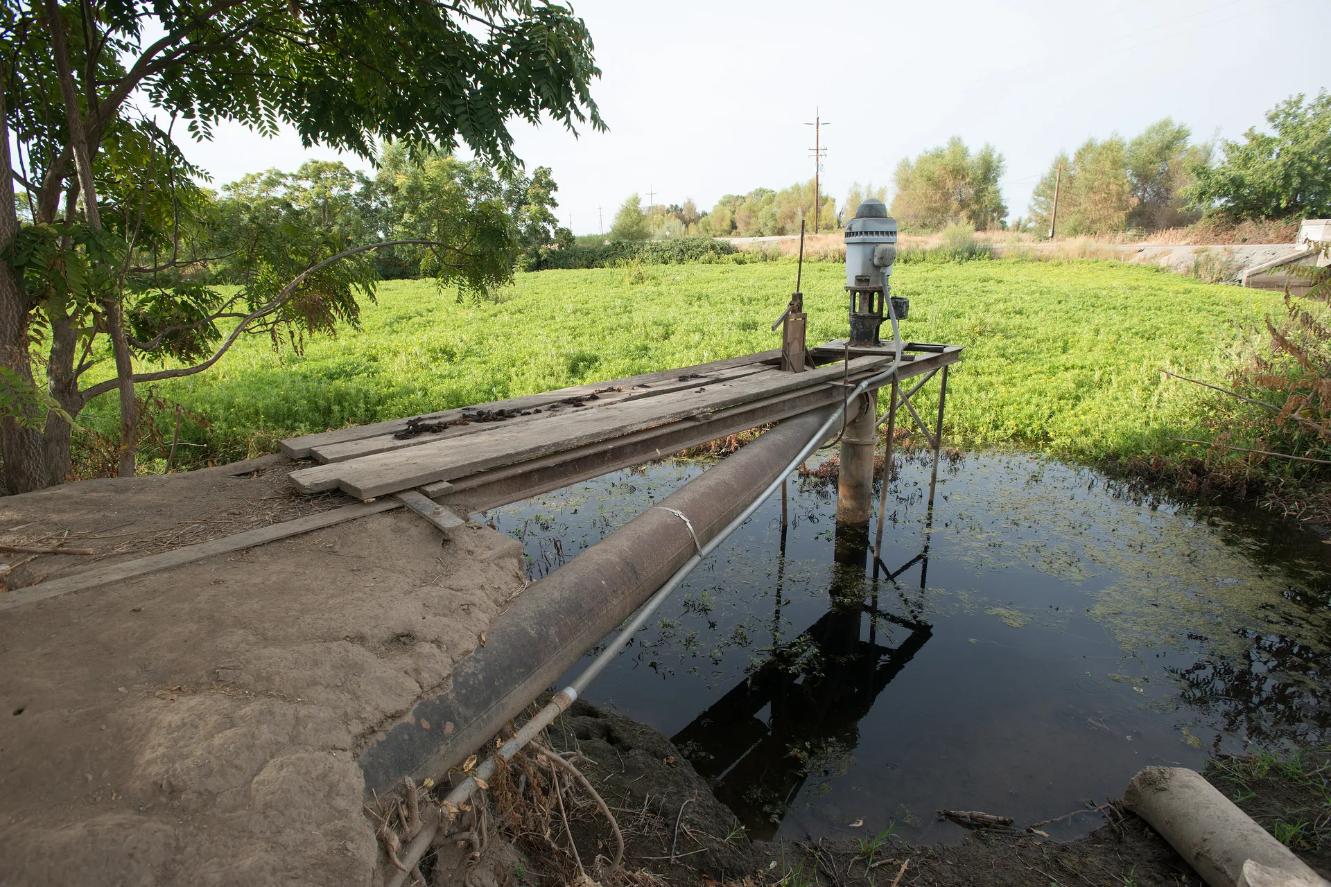 Centre-pivot irrigation drawing on groundwater from a borehole